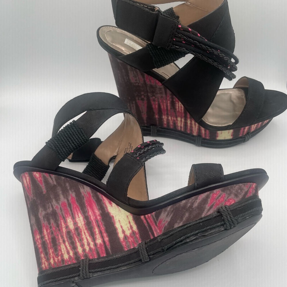 Rachel Roy Subira tie-dye black/pink wedges
Size 10.5